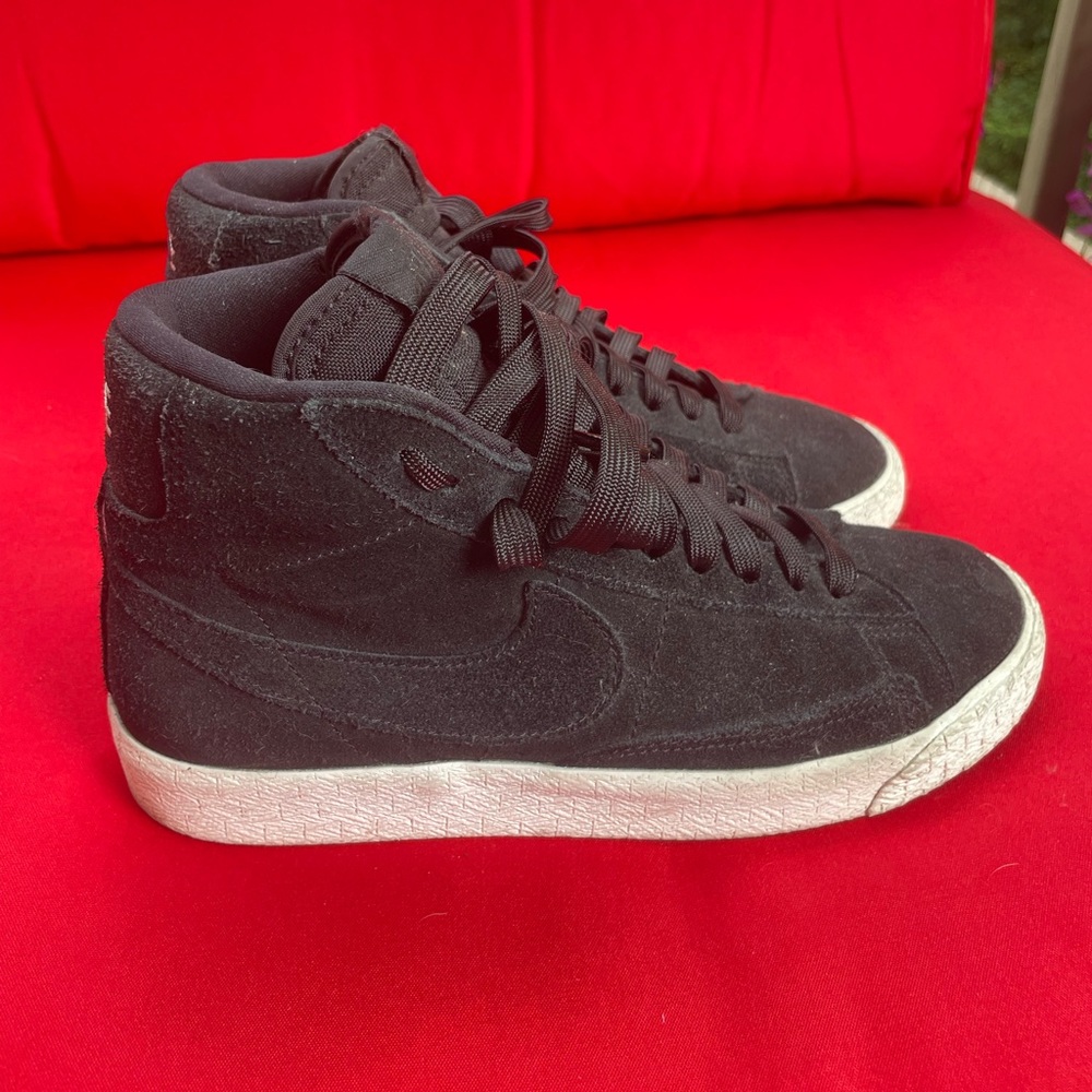 Black Nike Blazer Mid 77